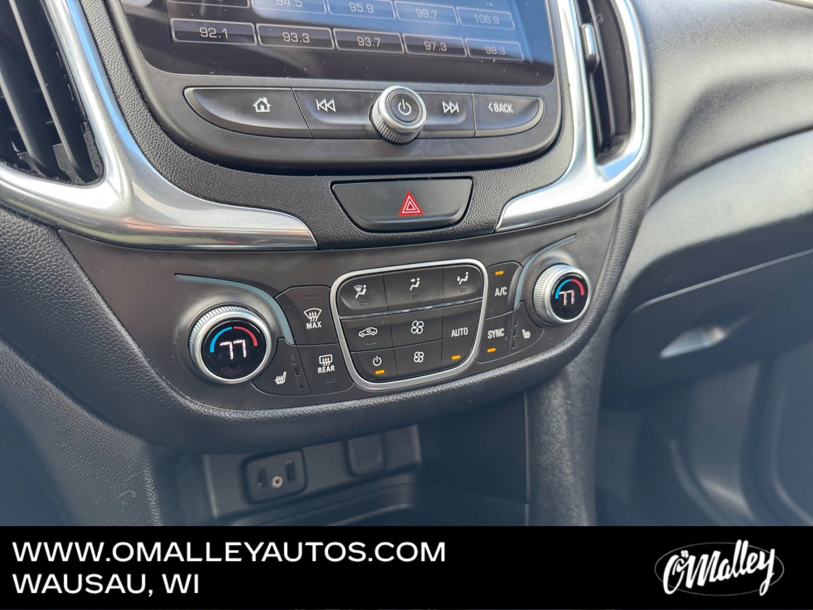 Used 2018 Chevrolet Equinox LT w/ Sun & Infotainment Package image 21