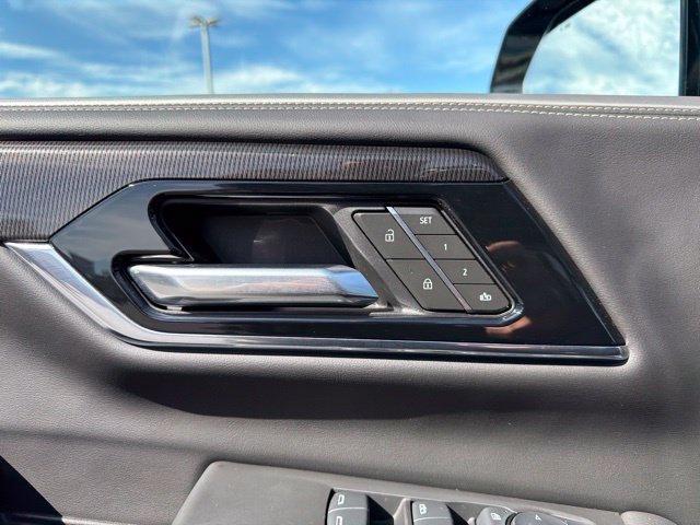 Used 2025 GMC Yukon XL Elevation AWD/4WD image 18