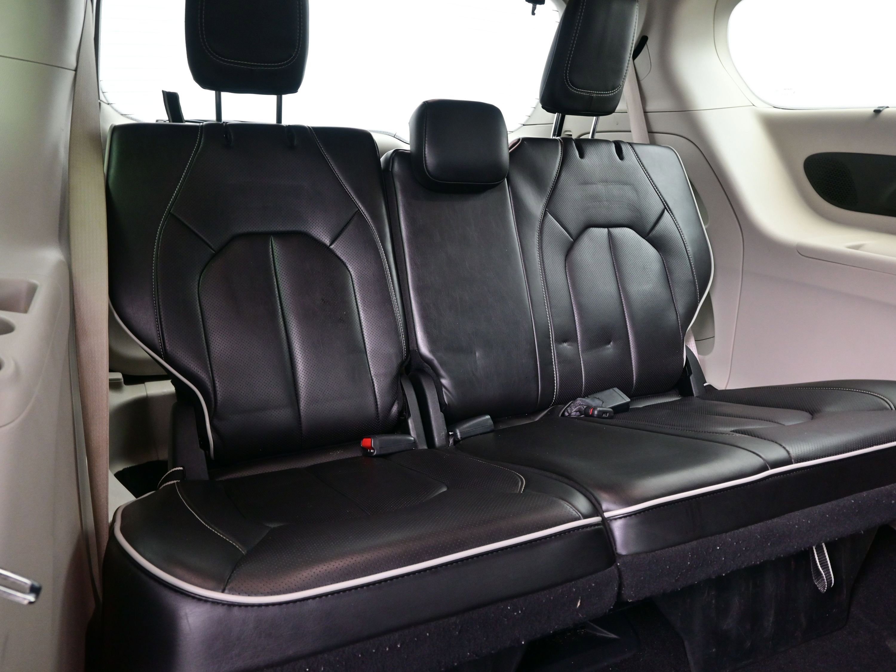 Used 2024 Chrysler Pacifica Limited image 15