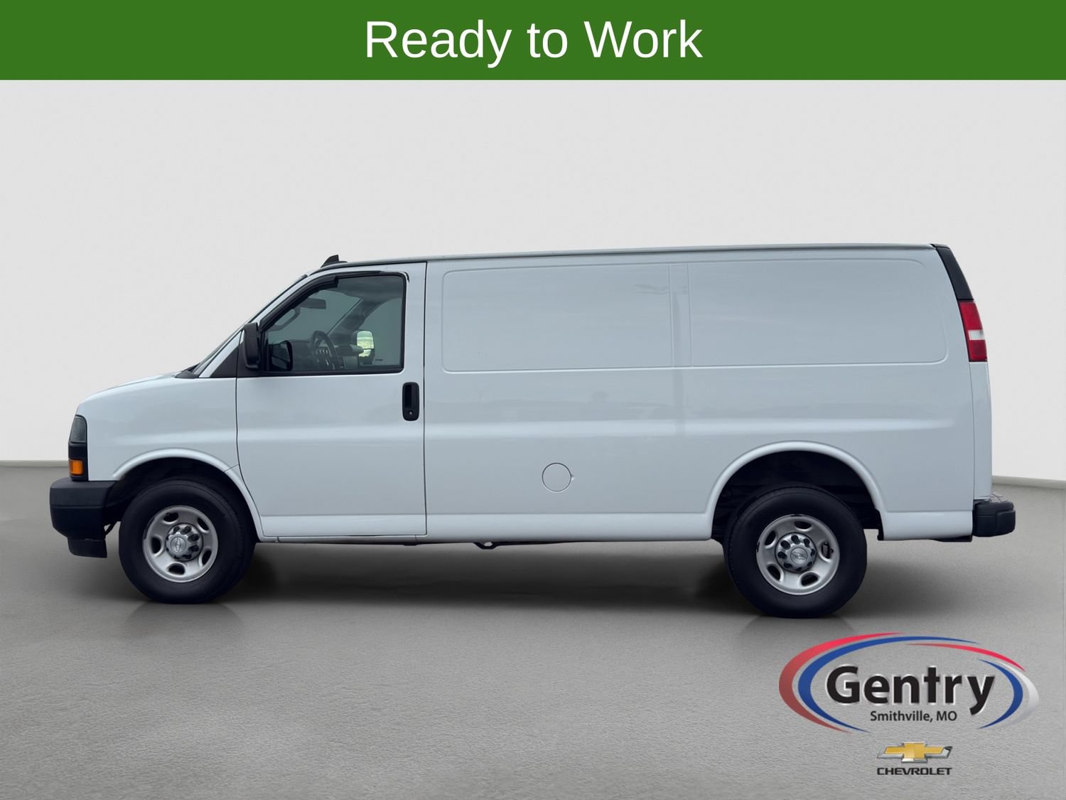Used 2018 Chevrolet Express 2500 w/ Driver Convenience Package RWD image 3