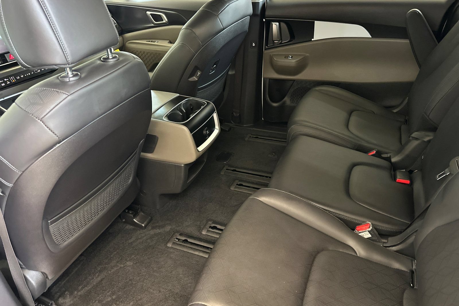 Used 2026 Kia Carnival LXS FWD image 13
