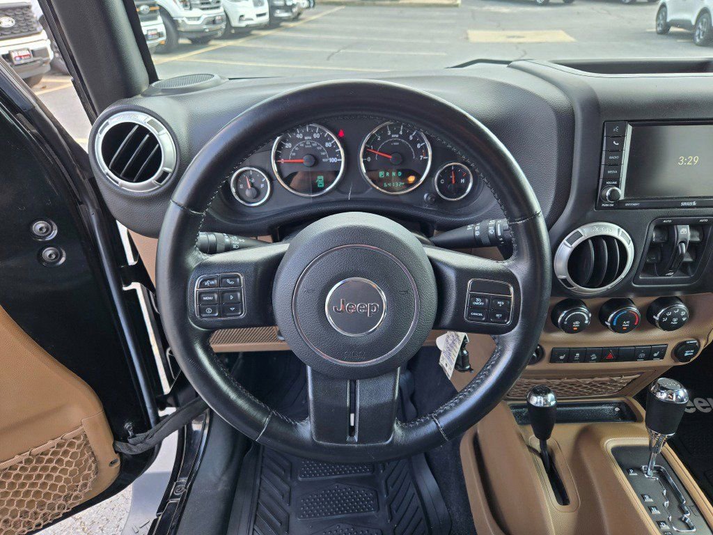 Used 2015 Jeep Wrangler Unlimited Sahara w/ Connectivity Group AWD/4WD image 27