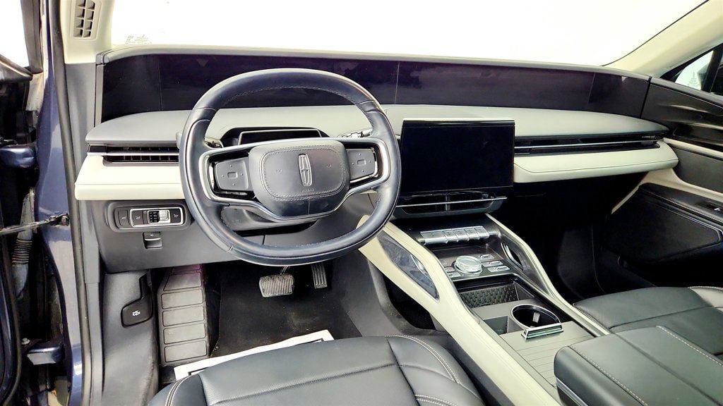 Used 2024 Lincoln Nautilus Premier AWD/4WD image 11