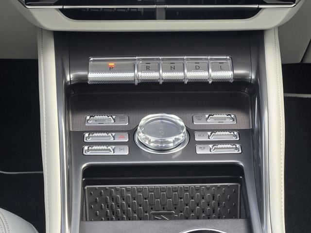 Used 2026 Lincoln Nautilus Premier AWD/4WD image 18