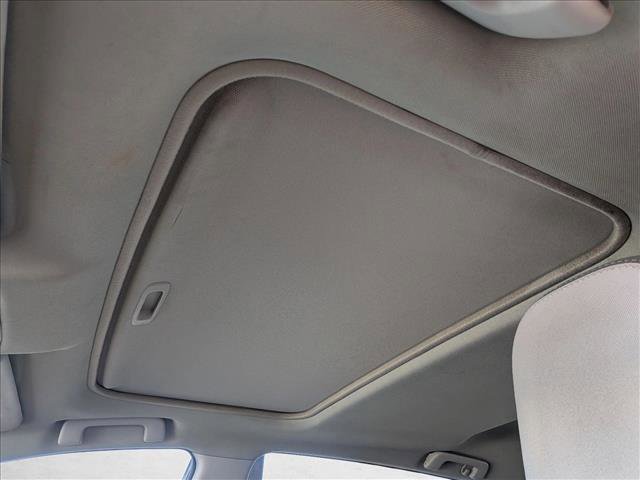 Used 2015 Toyota RAV4 XLE AWD/4WD image 16