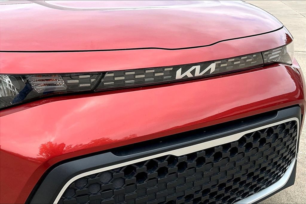 Used 2025 Kia Soul LX w/ LX Technology Package FWD image 32