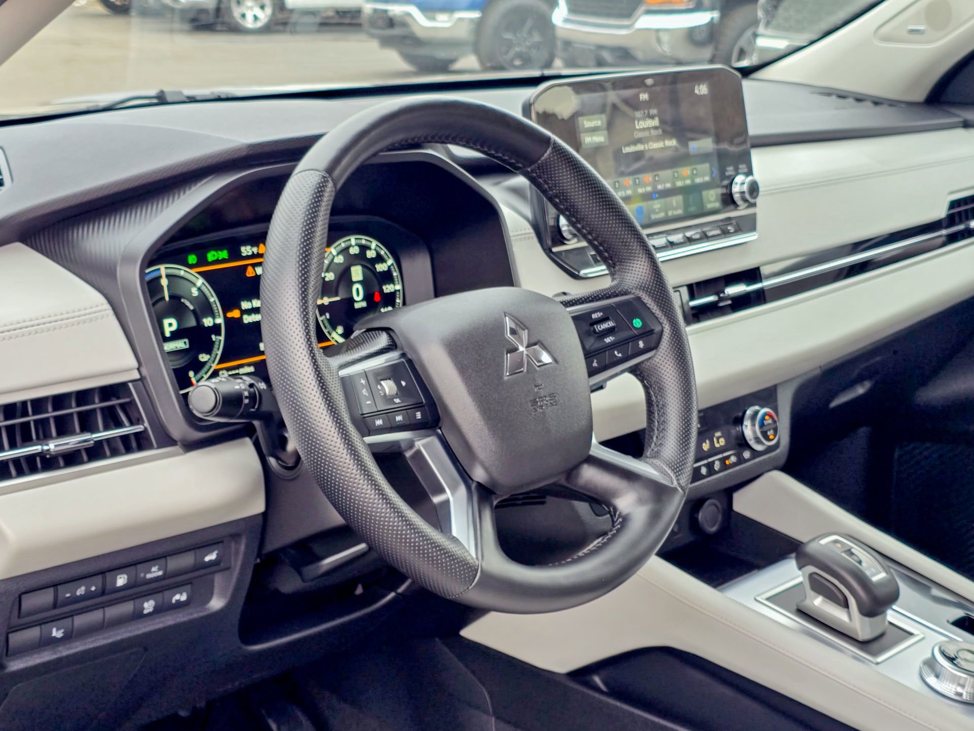 Used 2024 Mitsubishi Outlander SEL image 7