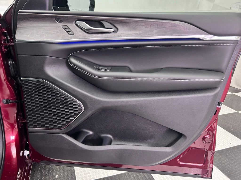 New 2025 Jeep Grand Cherokee Overland w/ Adv Protech Group III image 22