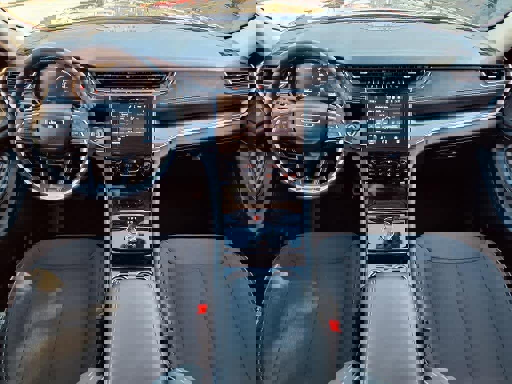 Used 2023 Jeep Grand Cherokee Laredo w/ Luxury Tech Group I image 12