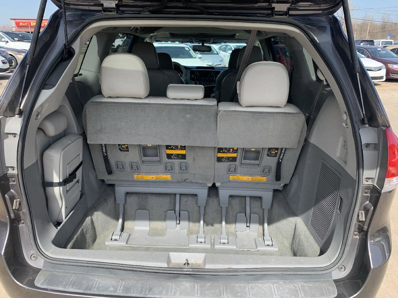 Used 2014 Toyota Sienna XLE image 16