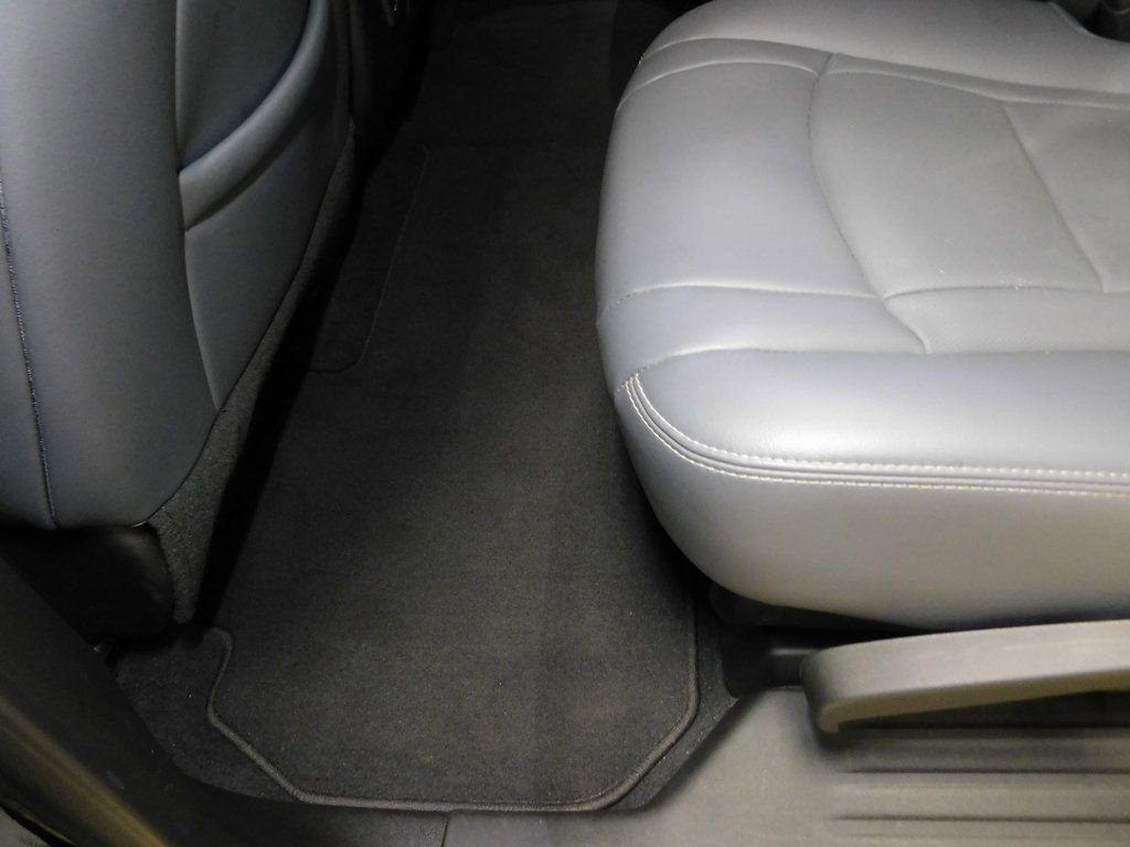 Used 2024 Buick Enclave Essence image 76