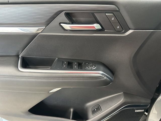 Used 2025 GMC Acadia Elevation image 28