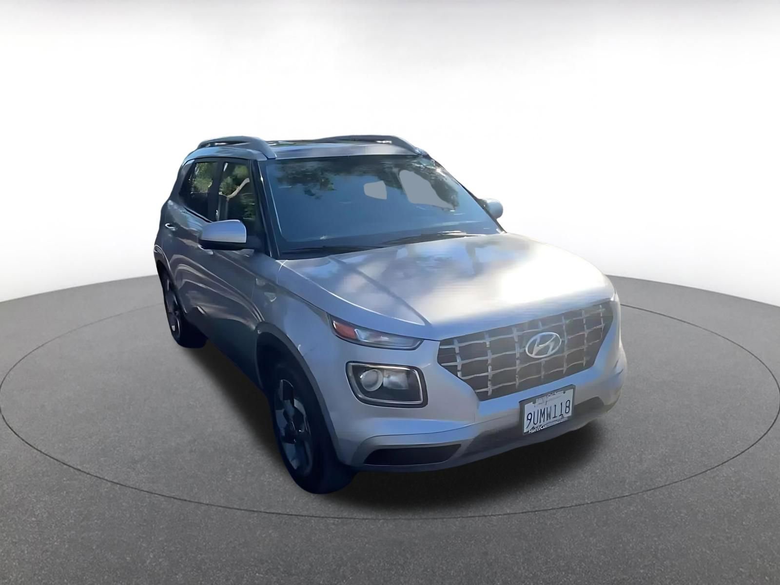 Used 2025 Hyundai Venue SEL image 3