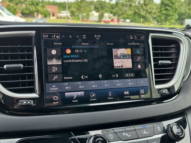 Used 2025 Chrysler Pacifica Select FWD image 24