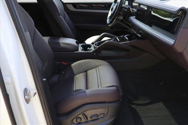 Used 2024 Porsche Cayenne AWD/4WD image 29