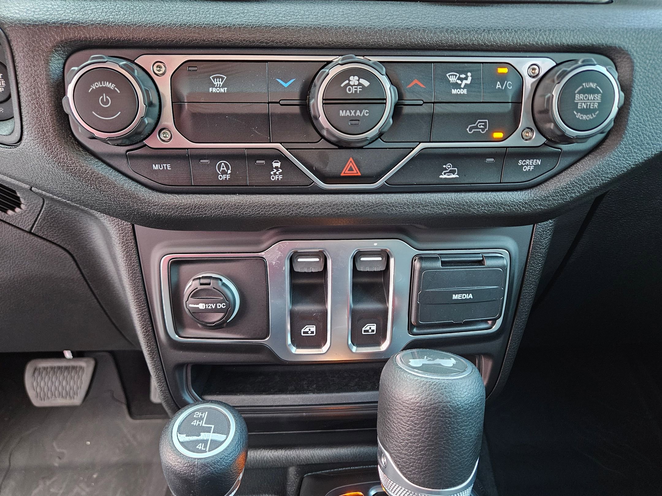 Used 2025 Jeep Wrangler Sport image 14