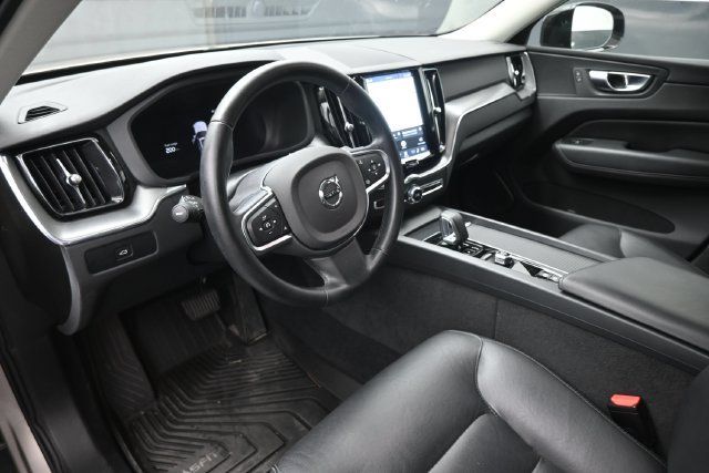 Used 2025 Volvo XC60 B5 Core AWD/4WD image 19