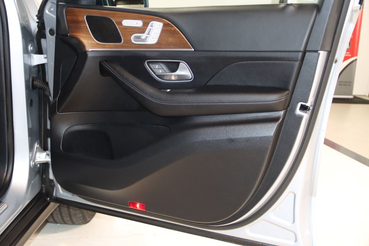 Used 2025 Mercedes-Benz GLE 350 4MATIC w/ Winter Package image 62