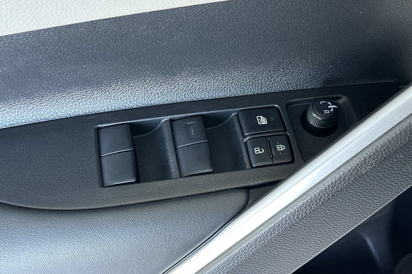 New 2026 Toyota Corolla Cross L FWD image 11