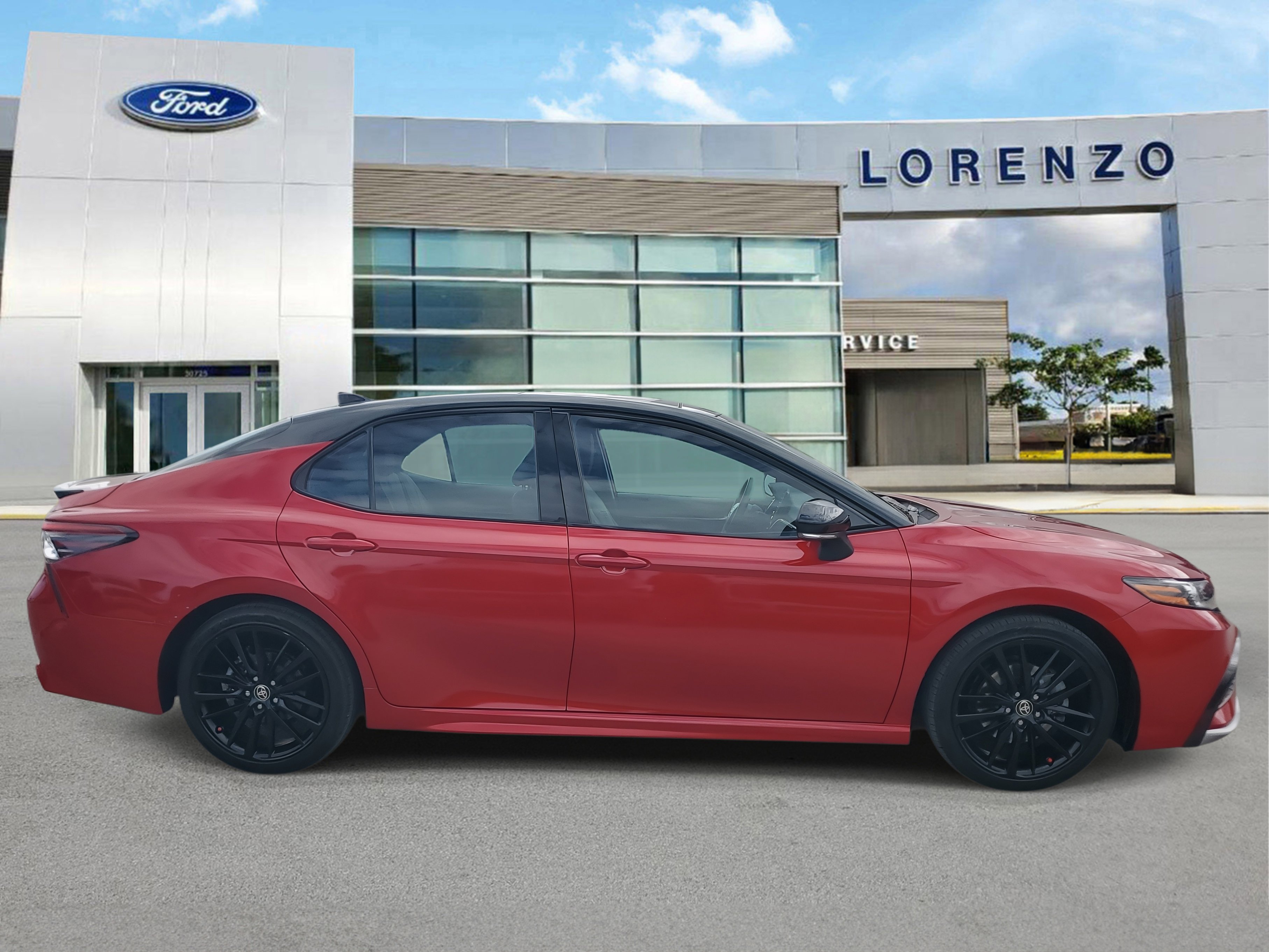 Used 2022 Toyota Camry XSE image 4