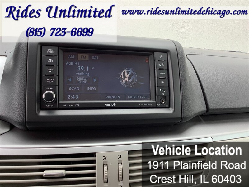 Used 2010 Volkswagen Routan SEL Premium FWD image 13