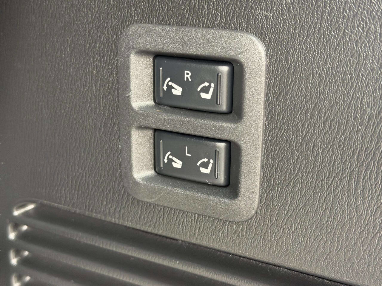 Used 2017 Nissan Armada SL w/ Technology Package image 8