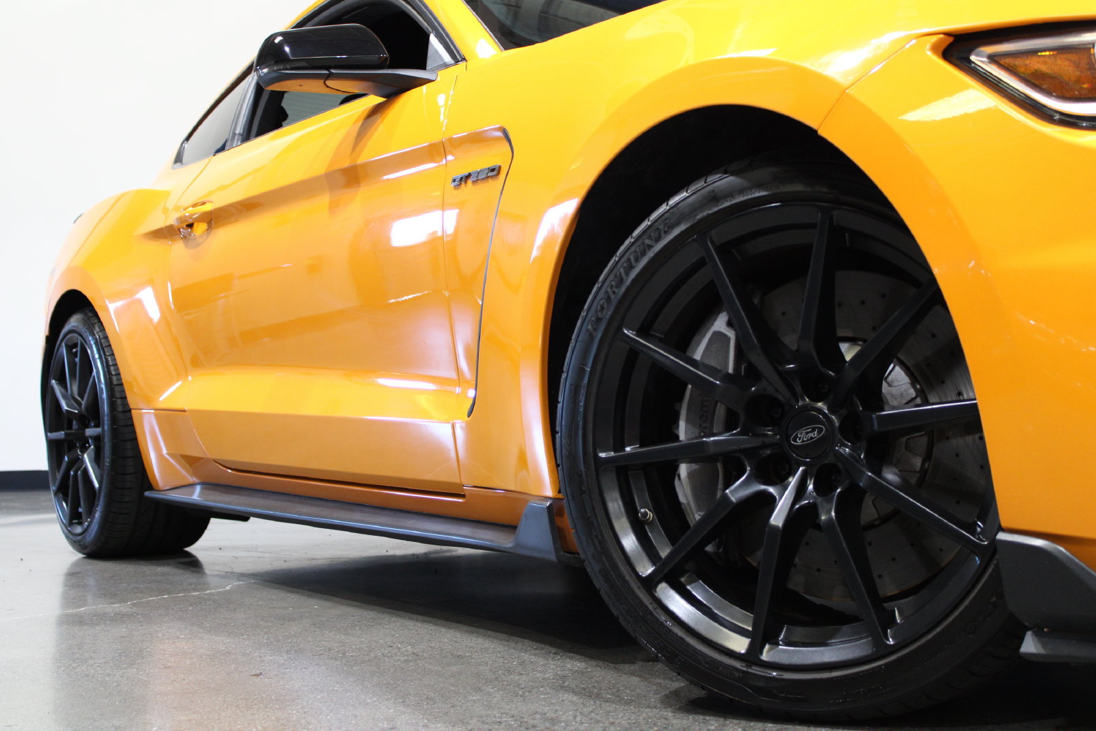Used 2018 Ford Mustang Shelby GT350 w/ Convenience Package RWD image 3