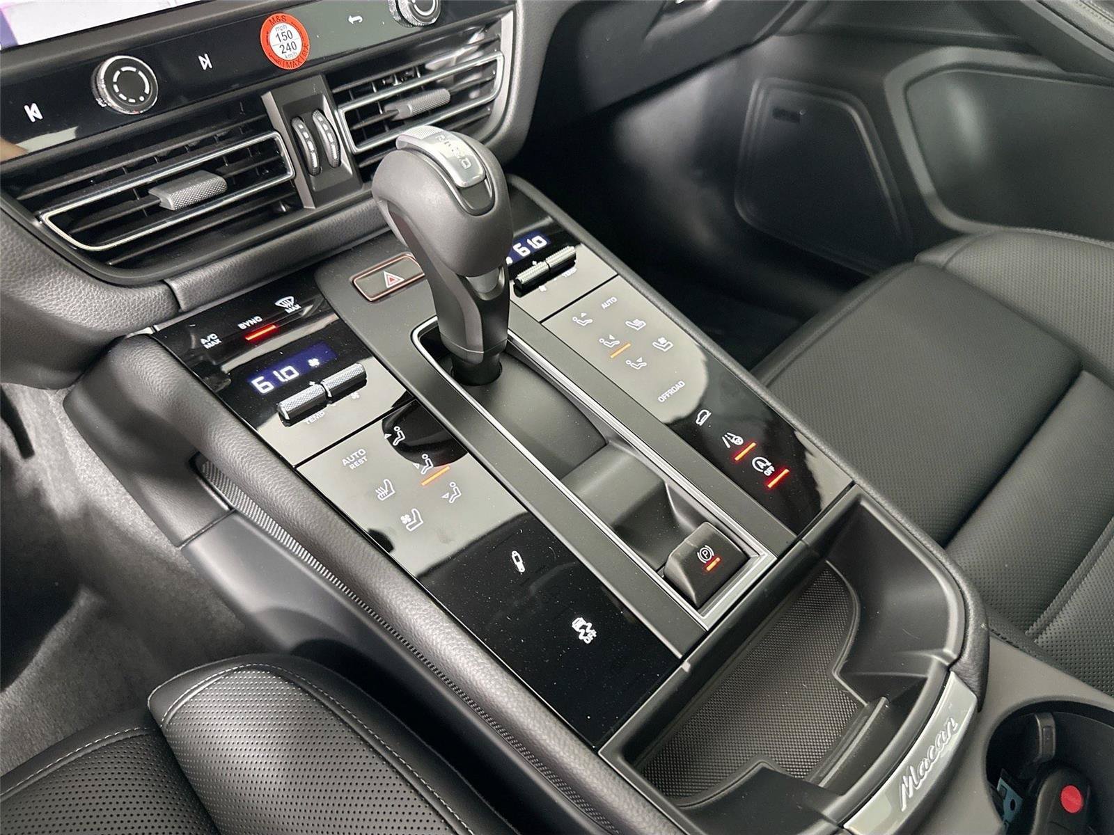 Certified 2025 Porsche Macan AWD/4WD image 35