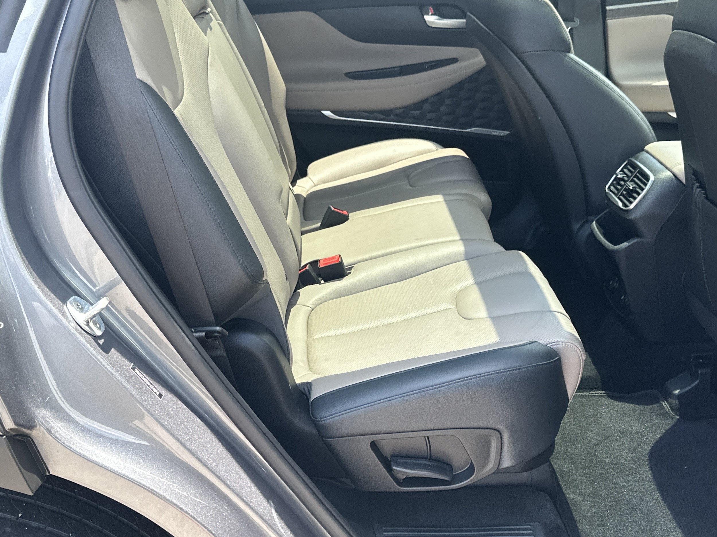 Used 2019 Hyundai Santa Fe Limited FWD image 15