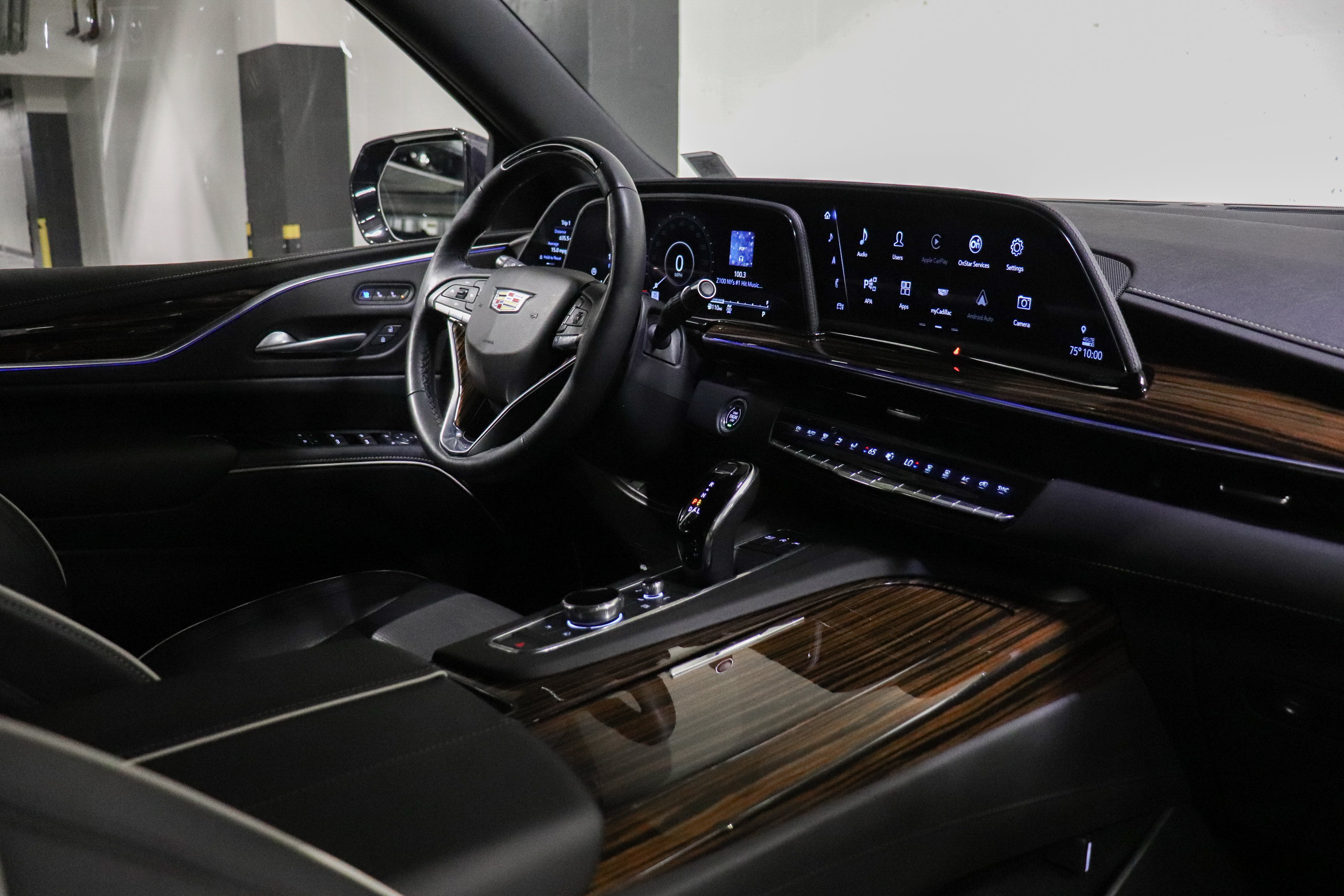 Used 2023 Cadillac Escalade ESV Premium Luxury AWD/4WD image 30