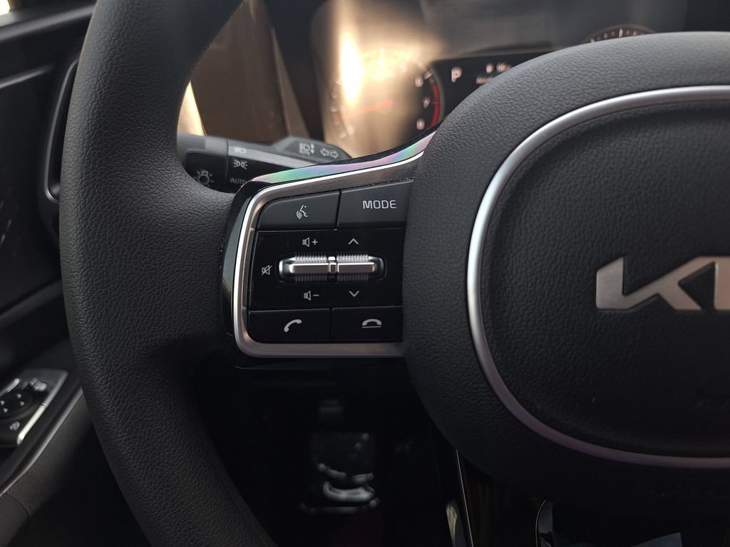 Used 2023 Kia Sorento LX AWD/4WD image 17