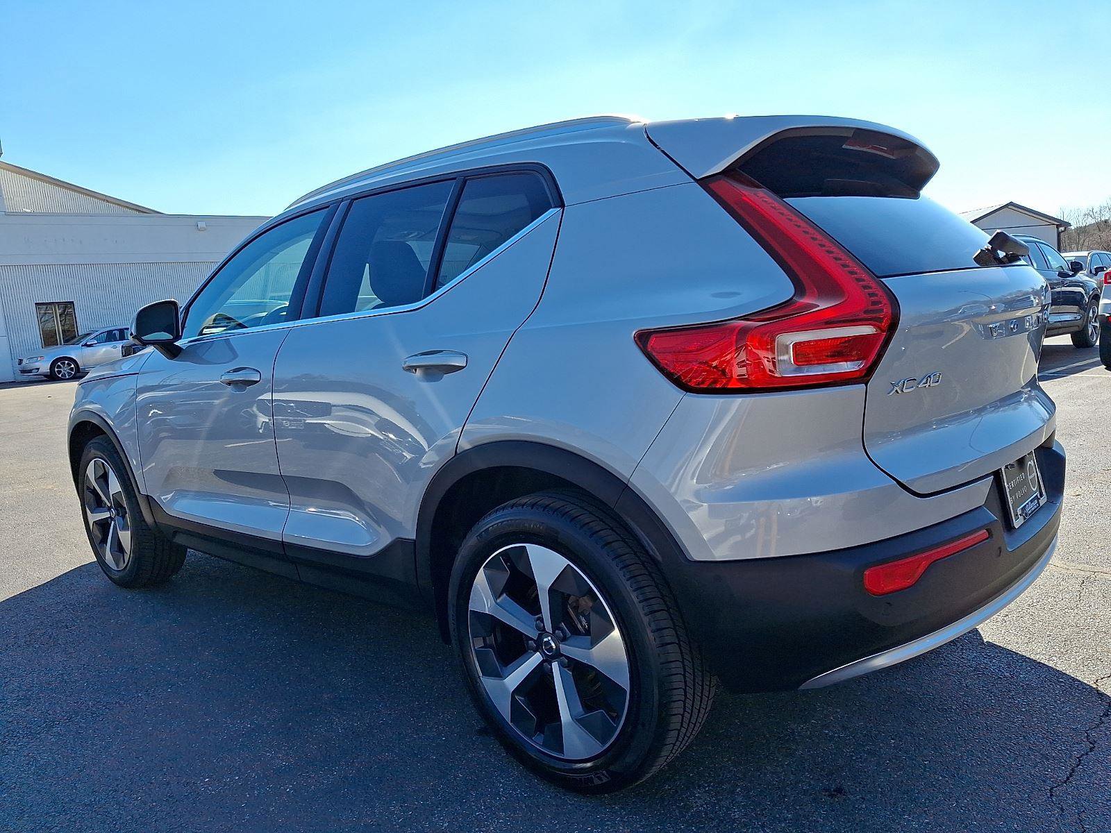 Certified 2023 Volvo XC40 B5 Ultimate w/ Climate Package AWD/4WD image 4