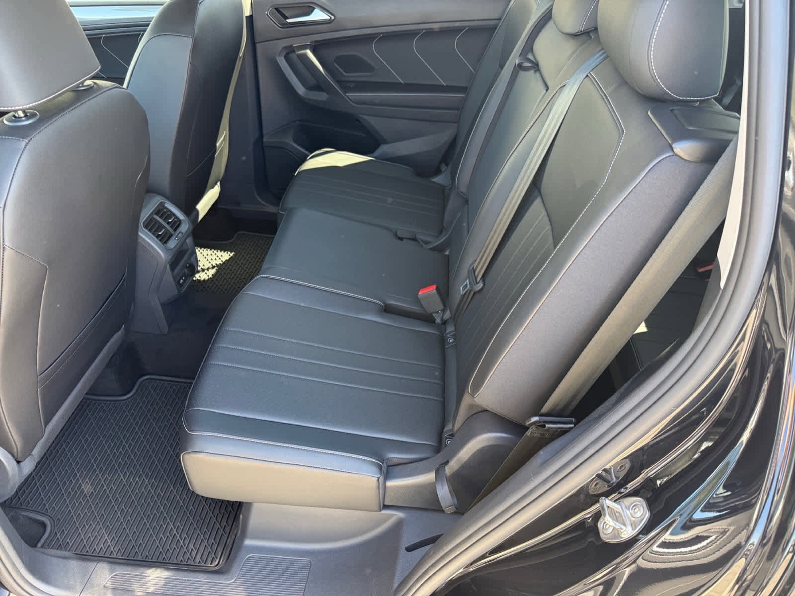 Used 2023 Volkswagen Tiguan SE FWD image 11