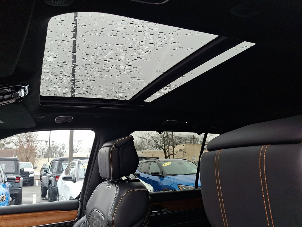 Used 2024 Jeep Grand Wagoneer L Series III image 24