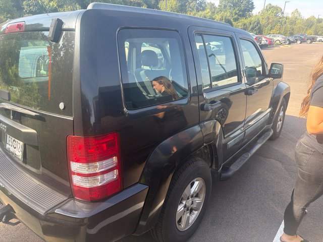 Used 2010 Jeep Liberty Sport AWD/4WD image 6
