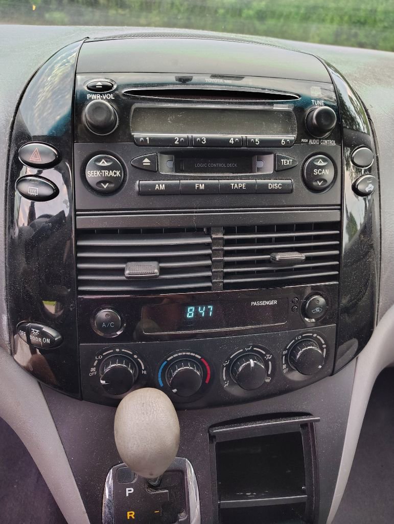 Used 2005 Toyota Sienna LE image 21