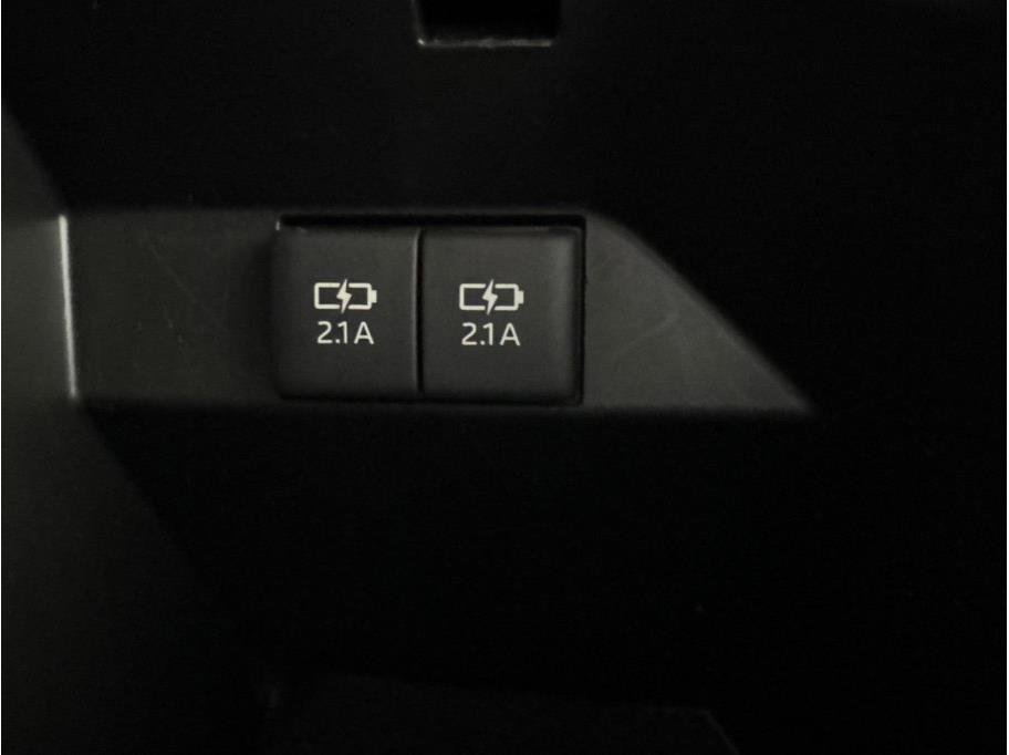 Used 2020 Toyota Camry SE image 23