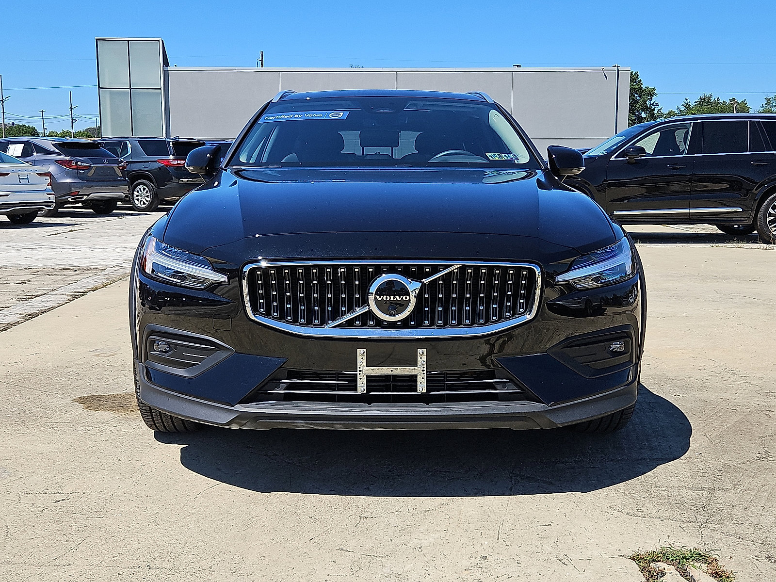 Certified 2024 Volvo V60 B5 Cross Country Plus image 2