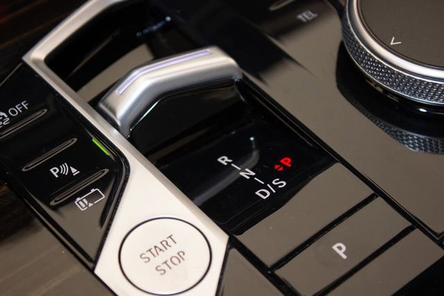 Used 2025 BMW X5 xDrive50e image 33