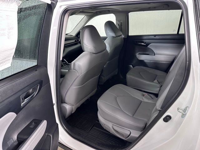 Used 2023 Toyota Highlander XLE image 14
