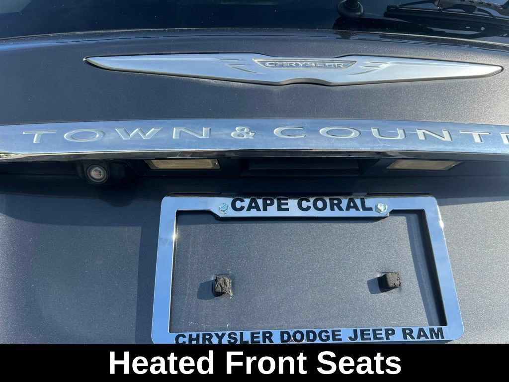 Used 2014 Chrysler Town & Country Touring-L FWD image 12