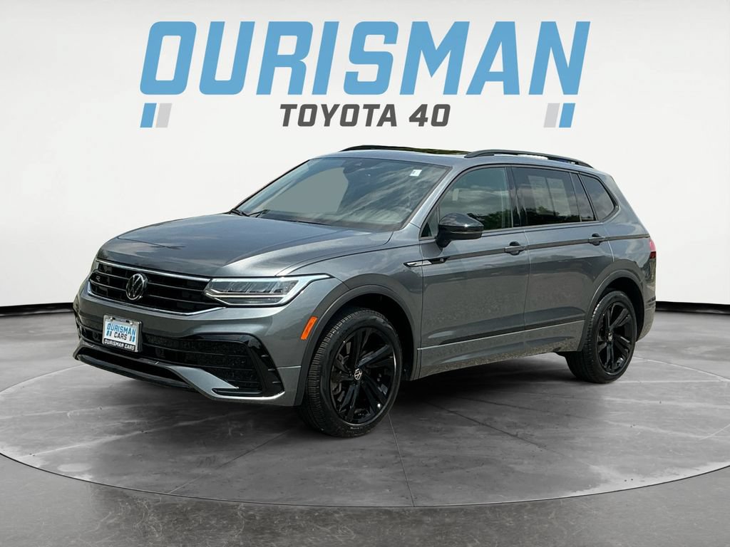 Used 2024 Volkswagen Tiguan SE R-Line AWD/4WD image 3