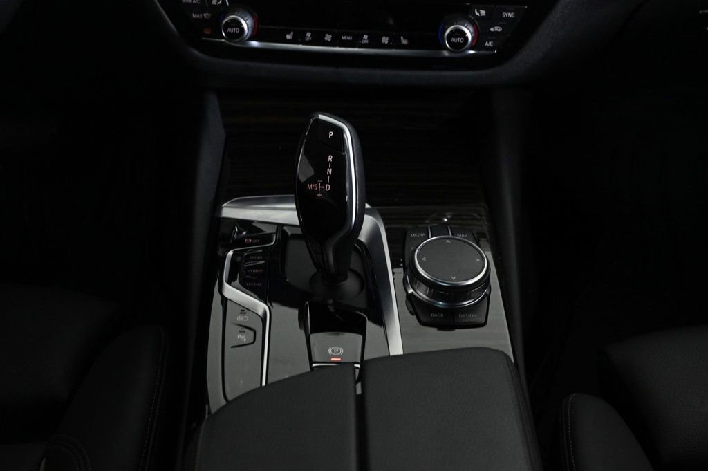 Used 2023 BMW 530e xDrive w/ Premium Package image 14