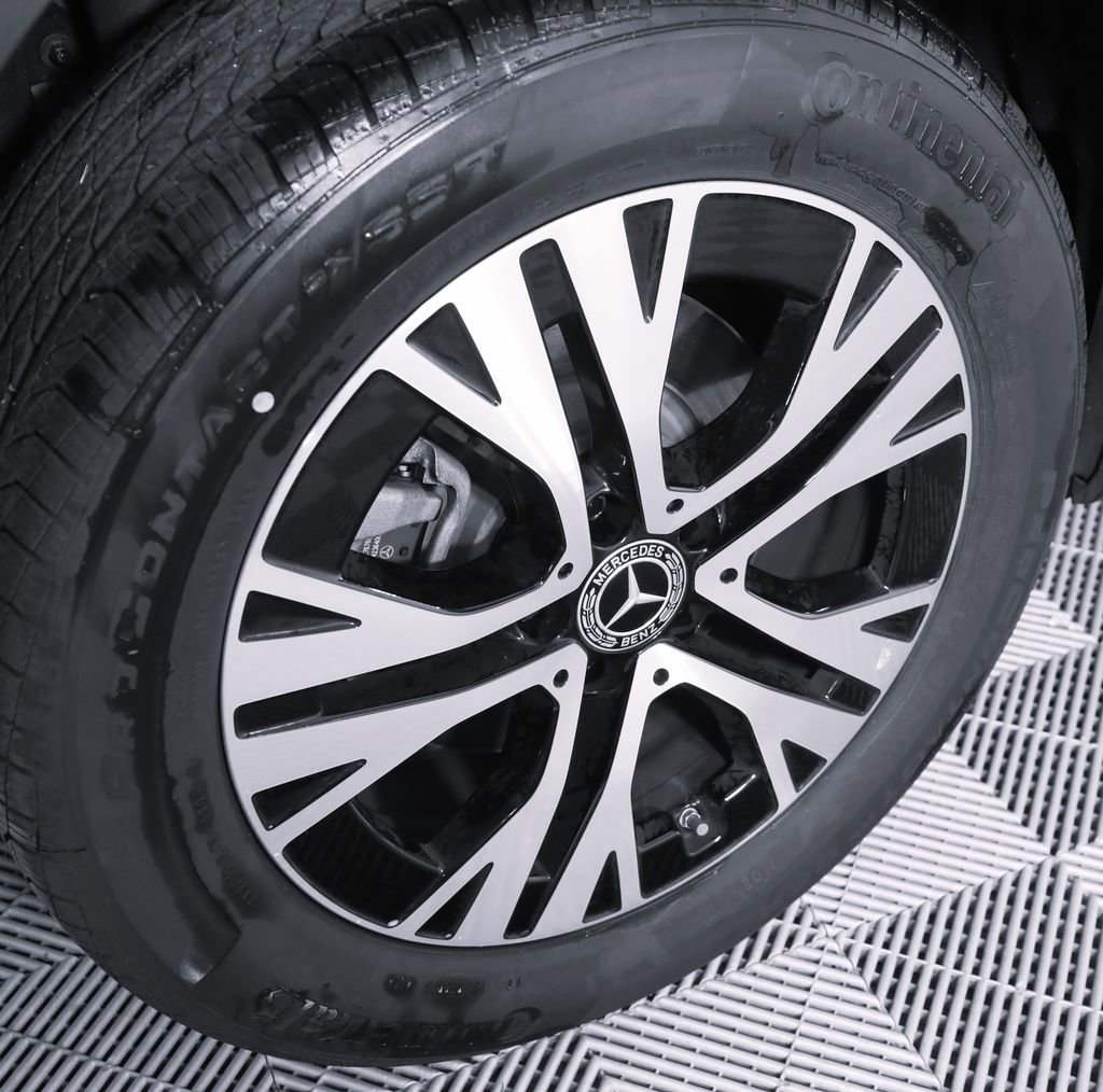 Certified 2025 Mercedes-Benz GLB 250 4MATIC image 7