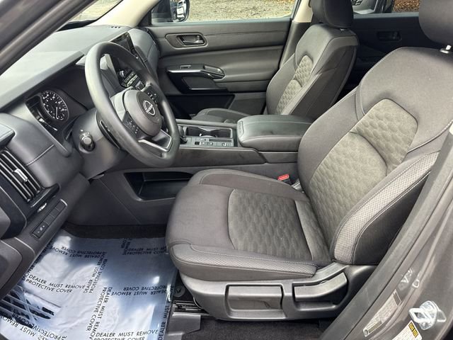 Used 2024 Nissan Pathfinder S image 15