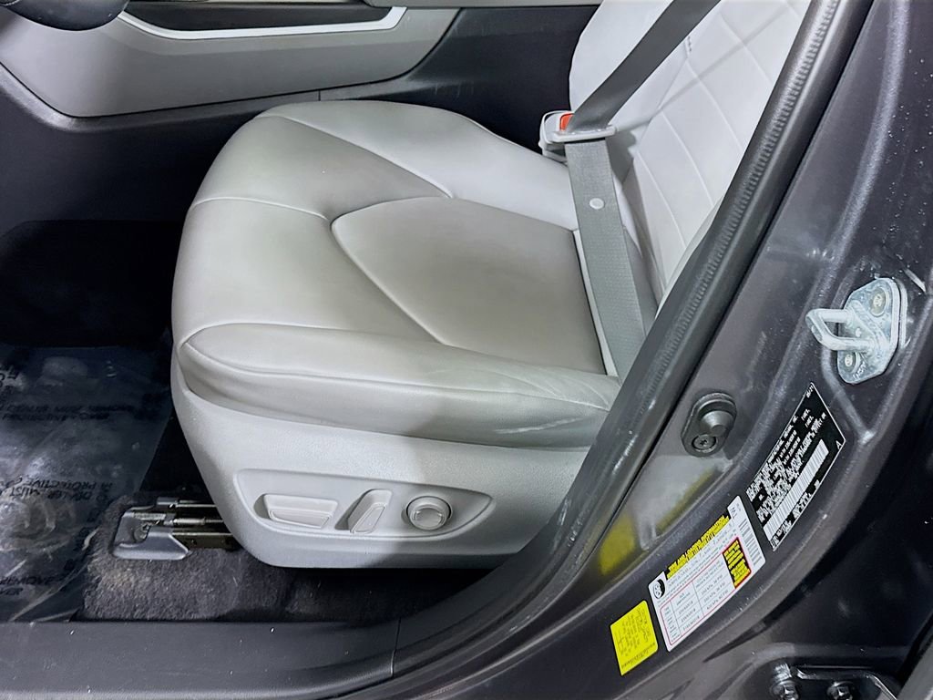 Used 2021 Toyota Highlander XLE image 24