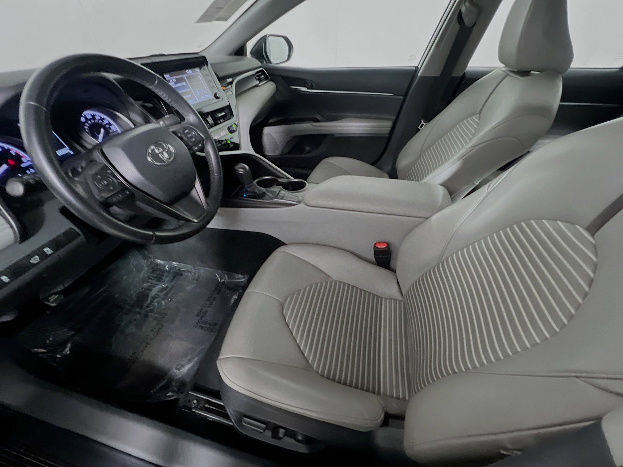 Used 2024 Toyota Camry SE image 15