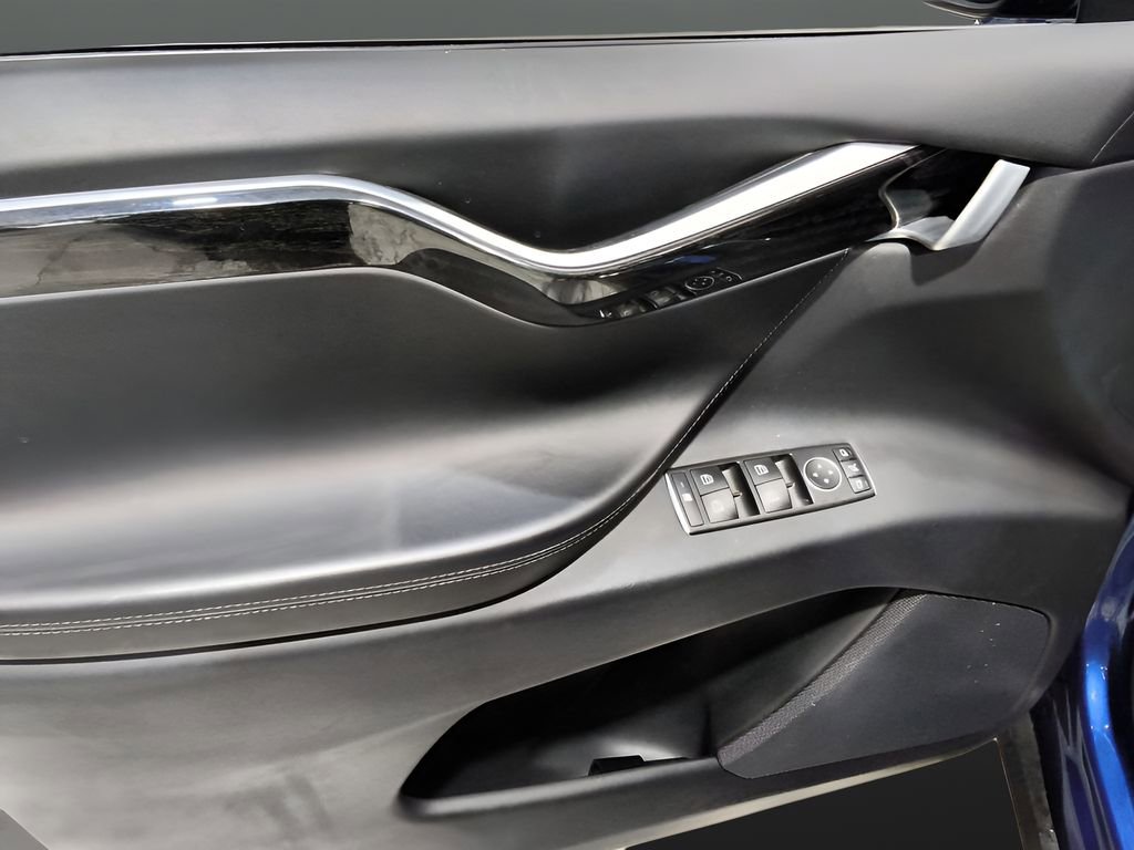 Used 2016 Tesla Model X 75D image 13