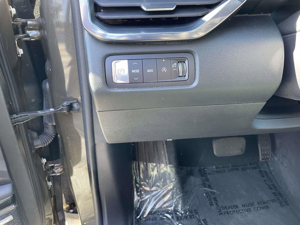 Used 2024 GMC Acadia AT4 w/ Luxury Package image 30