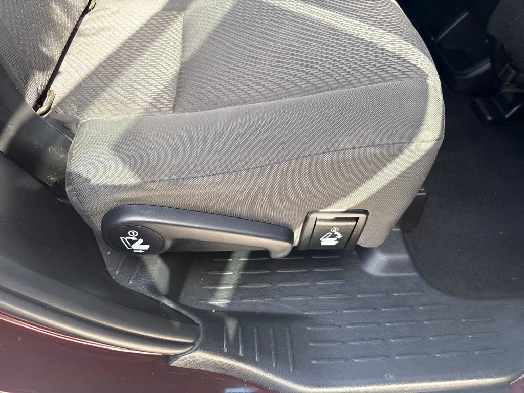 Used 2019 Toyota Highlander LE AWD/4WD image 35